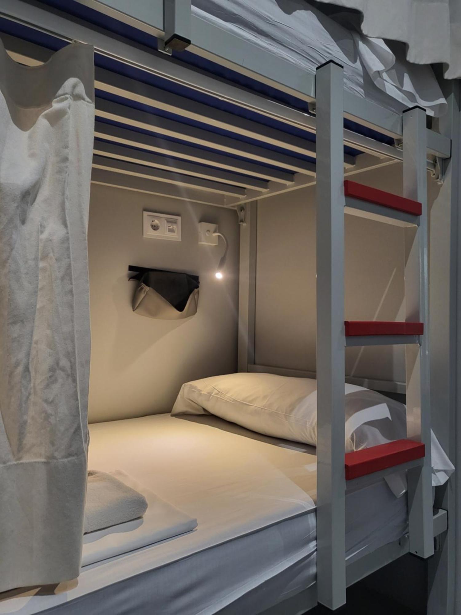 Acola Sport Hostel Понтеведра Екстериор снимка